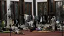 Sejumlah umat Islam menginap saat melakukan iktikaf di Masjid Pondok Pesantren At-Taqwa, Bekasi, Selasa (28/5/2019). Umat Islam mulai melakukan itikaf atau berdiam diri di masjid sambil melakukan berbagai ibadah pada sepuluh hari terakhir bulan puasa Ramadan. (Merdeka.com/Iqbal S Nugroho)