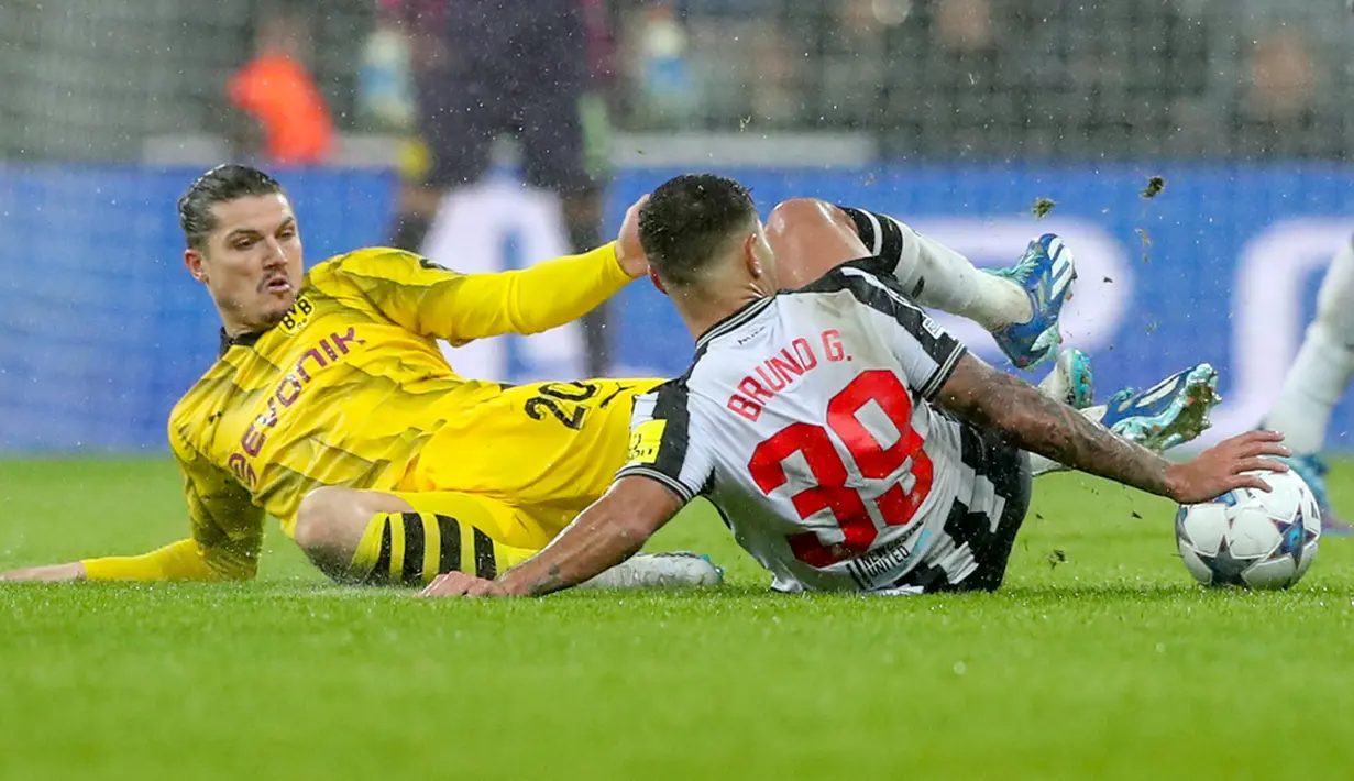 Meski kedua tim memiliki poin yang sama, yakni empat, tetapi Dortmund unggul head to head. (AP Photo/Scott Heppell)