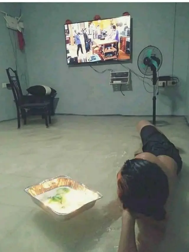 6 Tingkah Absurd Orang Rebahan di Tempat Tak Terduga, Netizen: Kok Bisa Ya?