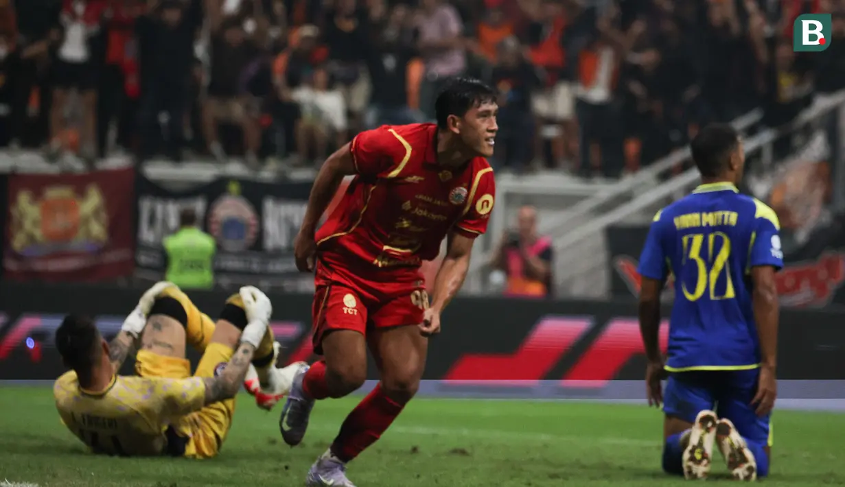 Ekspreksi Eksel Runtukahu usai mencetak gol ke gawang Arema FC dalam laga persahabatan yang diselenggarakan di markas kebanggaan Macan Kemayoran, Jakarta International Stadium (JIS), Sabtu (26/7/2025). (Bola.com/Abdul Aziz)