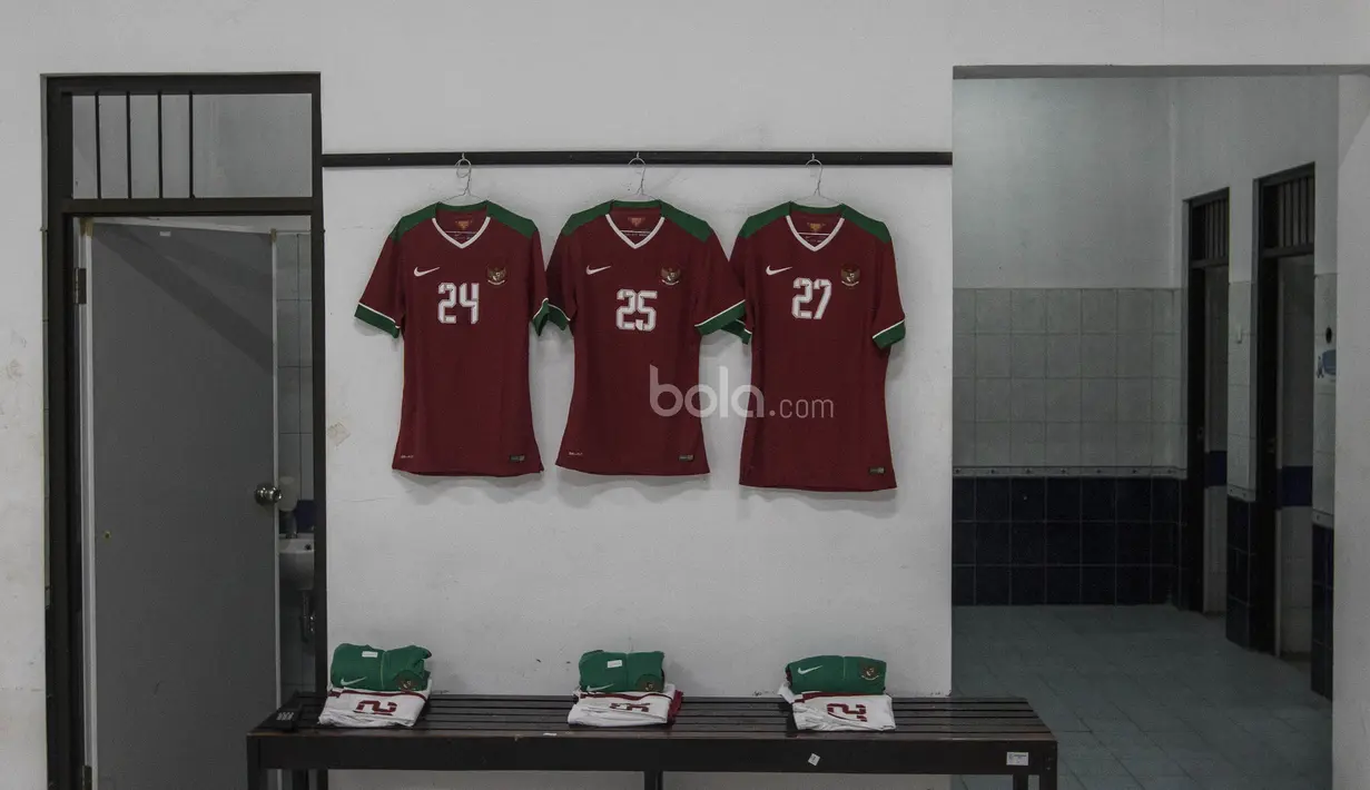 Namun umumnya ruang ganti pada stadion-stadion di Indonesia masih belum memiliki fasilitas yang memadai dibanding dengan negara yang sepak bolanya maju. (Bola.com/Vitalis Yogi Trisna)