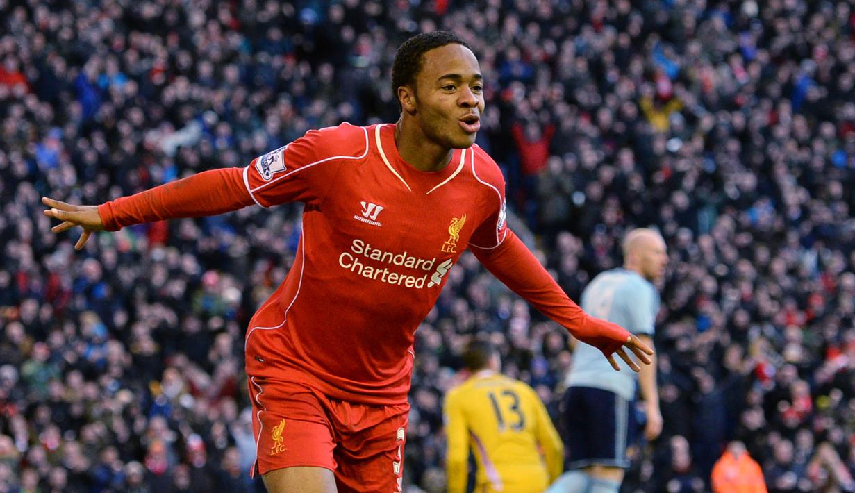 3. Raheem Sterling - Sterling memutuskan berlabuh ke Manchester City pada bursa transfer tahun 2015. Liverpool melepas pemain timnas Inggris ini ke Manchester City dengan harga 63,7 juta euro. (AFP/OLI SCARFF)