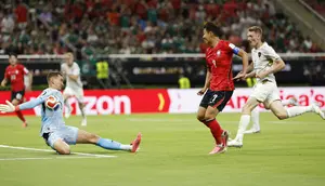 Pemain Korea Selatan, Son Heung-min belum mampu menyelesaikan peluang menjadi gol pada saat bertanding melawan Republik Ceko pada laga perdana Piala Dunia 2026 di Estadio Guadalajara, Meksiko, Jumat (12/6/2026) pagi WIB. (AFP/Ulises Ruiz)