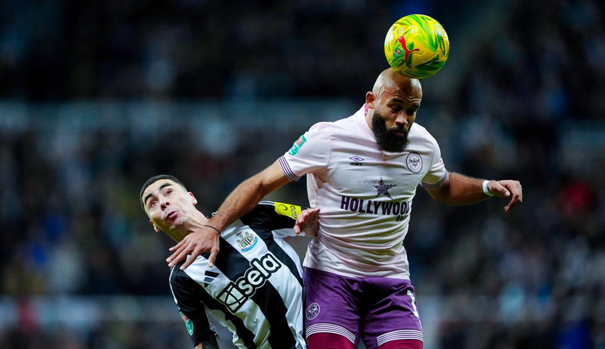 The Magpies yang tampil di depan pendukung sendiri sukses mengandaskan perlawanan tim tamu dengan skor 3-1. (Owen Humphreys/PA via AP)