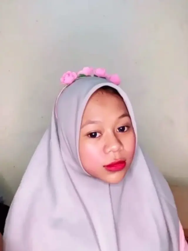 6 Potret Cimoy Montok Pakai Hijab, Bikin Pangling