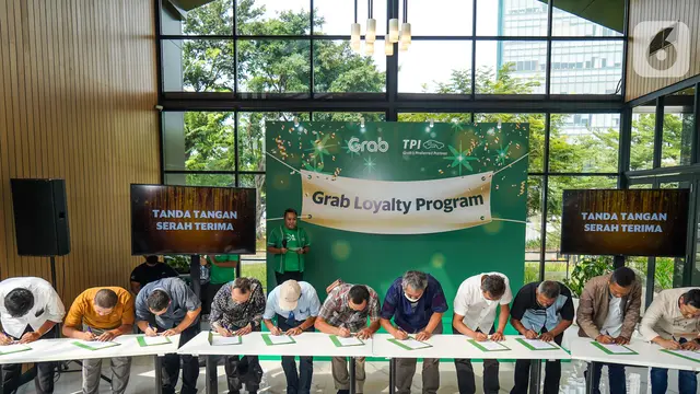 Grab Berikan Mobil Untuk 12 Mitra Pengemudi Setia