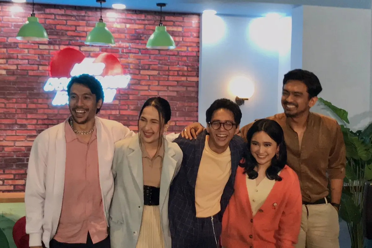 Pemain dari serial Klub Kecanduan Mantan saat konferensi pers