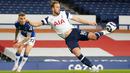 Harry Kane (Tottenham) - Pemain terakhir untuk melengkapi tim impian ini adalah Kane. Ujung tombak The Lilywhites ini mampu mengoleksi poin 7,79 dari Whoscored karena ia mampu melesatkan 23 gol dan 14 assit, merupakan yang terbanyak di Premier League musim ini. (Foto: AFP/Pool/Jon Super)