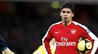 Arsenal&#039;s Croatian player Eduardo waits a penalty against Cardiff City during FA Cup 4th round replay match at Emirates Stadium in London on February 16, 2009. Arsenal won the game 4-0. AFP PHOTO/Adrian Dennis 