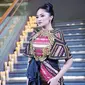 Kali ini, Marshanda tampil ayu dalam balutan dress yang terbuat dari kain tapis Lampung. [@marshanda99].