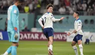 Pemain Timnas Inggris, Jack Grealish melakukan selebrasi usai mencetak gol keenam ke gawang Timnas Iran dalam laga matchday pertama Grup B Piala Dunia 2022 di Khalifa International Stadium, Doha, Qatar, Senin(21/11/2022) malam WIB. (AP/Abbie Parr)