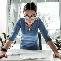 ilustrasi perempuan marah/YAKOBCHUK VIACHESLAV/Shutterstok