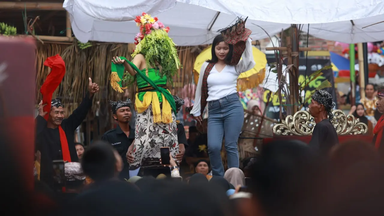 Hari Ketiga Ritual 'Seblang Olehsari' Ramai Dipadati Pengunjung