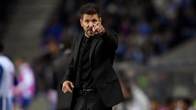 Foto: Kecutnya Wajah Diego Simeone setelah Catatkan Sejarah Suram untuk Atletico Madrid di Liga Champions