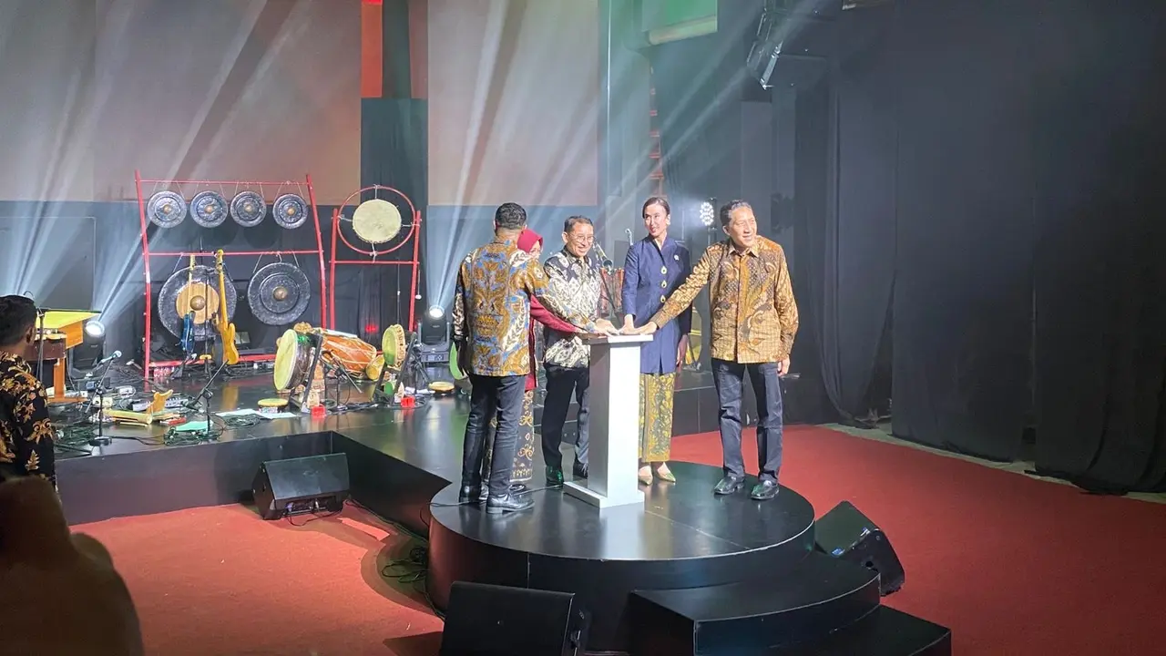Melalui acara “Semarak Budaya Indonesia” yang diadakan di Museum Nasional Indonesia, Jakarta, Kementerian Kebudayaan Republik Indonesia resmi memperkenalkan logo baru, Jumat (13/12/24) (Liputan6.com/Khofifah Azzahro)