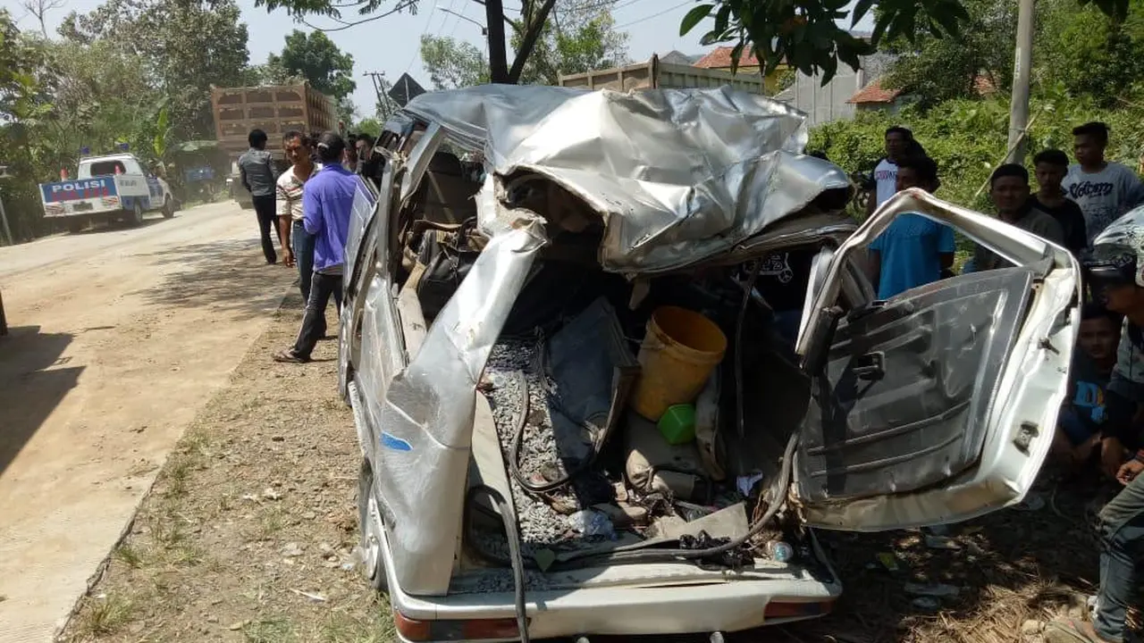 Kecelakaan truk di Bogor (Liputan6.com/Achmad Sudarno)