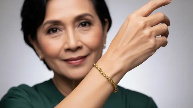 Gelang Emas Tali untuk Wanita Usia 50 Tahun ke Atas