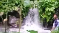 Pipa milik perusahaan umum daerah air minum (Pudam) Banyuwangi rusak akibat diterjang banjir (Istimewa)