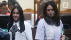 Istri Rafael Alun, Ernie Meike Torondek dan anak Rafael Alun, Angelina Embun Prasasya hadir sebagai saksi dalam sidang perkara dugaan penerimaan gratifikasi dan tindak pidana pencucian uang (TPPU) Rafael Alun di Pengadilan Tindak Pidana Korupsi (Tipikor), Jakarta, Rabu (8/11/2023). (Liputan6.com/Herman Zakharia)