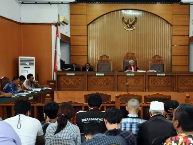 Hakim tunggal praperadilan, Cepi Iskandar (tengah) memimpin sidang perdana praperadilan Setya Novanto terhadap KPK di Pengadilan Negeri Jakarta Selatan, Rabu (20/9). Sidang beragendakan pembacaan materi pihak pemohon. (Liputan6.com/Helmi Fithriansyah)