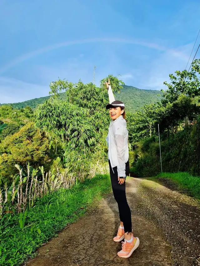 6 Momen Najwa Shihab saat Pulang Kampung, Gayanya Curi Perhatian