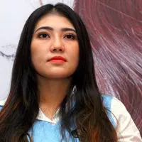 Tidak lama lagi Piala Dunia 2018 segera digelar. Demam piala dunia itu juga telah dirasakan oleh beberapa selebriti pencinta sepakbola. Salah satu yang menanti adalah Via Vallen. (Nurwahyunan/Bintang.com)