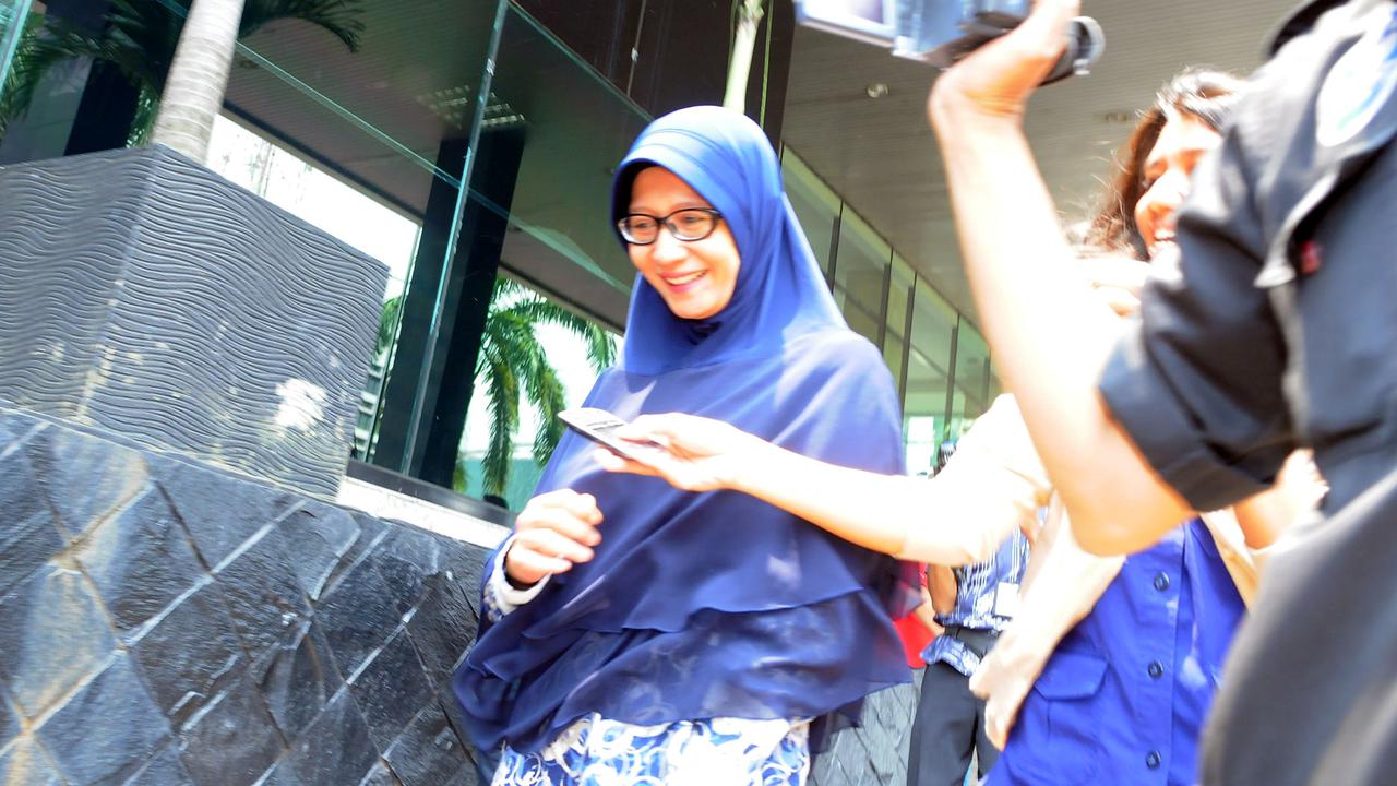 [FOTO] Athiyyah Laila Tebar Senyum Usai Jenguk Anas