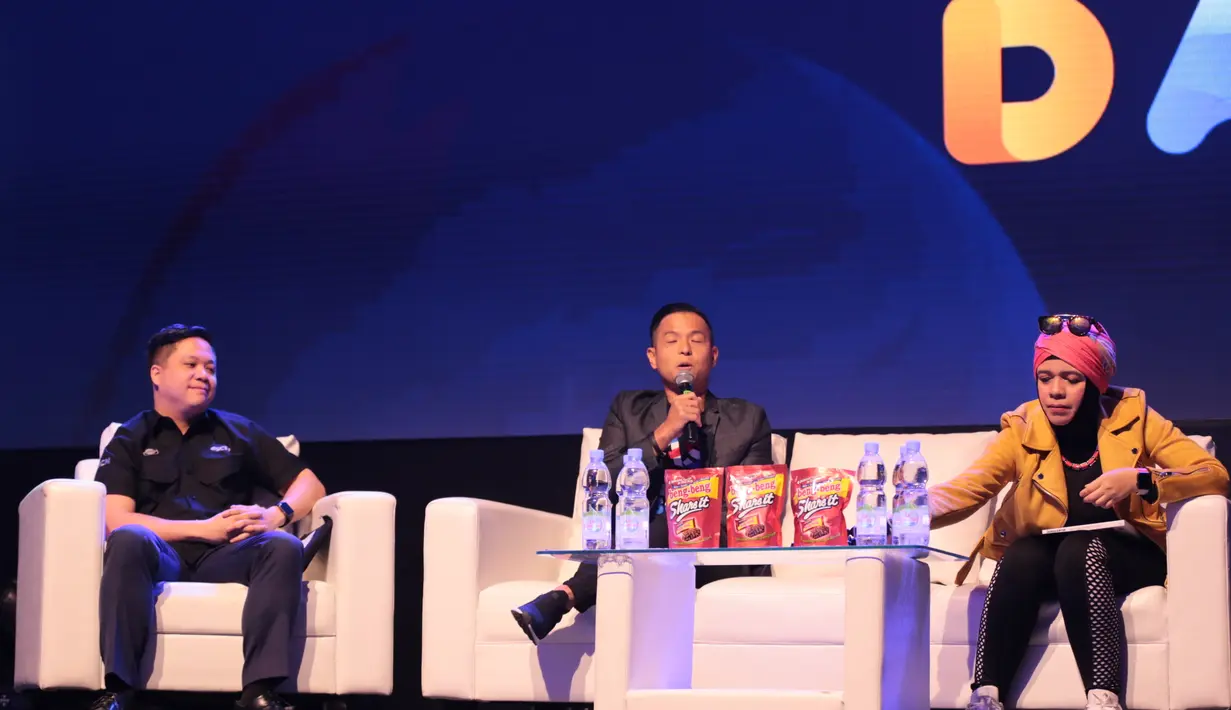 XYZ Day juga menjadi ajang perkenalan dari bersatunya media daring terkemuka Indonesia yaitu PT Liputan Enam Dot Com dan PT Kapanlagi Dot Com Network yang kemudian disebut dengan KapanLagi Youniverse (KLY). (Adrian Putra/Bintang.com)