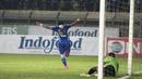 Pemain Persib, Zulham Zamrun merayakan gol ketiga yang dicetaknya ke gawang Martapura F.C pada laga Piala Presiden di Stadion Si Jalak Harupat, Bandung, Kamis (10/9/2015). (Bola.com/Vitalis Yogi Trisna)