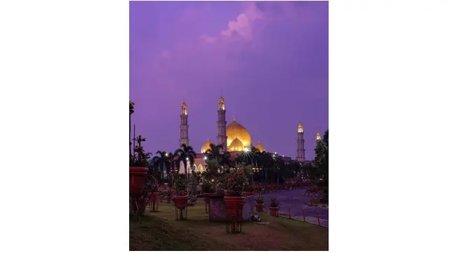 Ini 5 Potret Megahnya Masjid Kubah Emas Depok yang Jadi Obyek Wisata