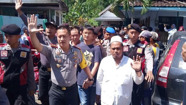 Hasil gambar untuk aksi tolak tambang silo