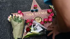 Ia mulai terkenal di akhir 60an sebagai penyanyi dari band Ike & Tina Turner Revue. Belakangan, ia menjadi terkenal sebagai penyanyi solo. (Photo by Patrick T. Fallon / AFP)