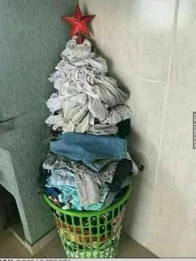 6 Pohon Natal Low Budget Ini Bikin Tepuk Jidat