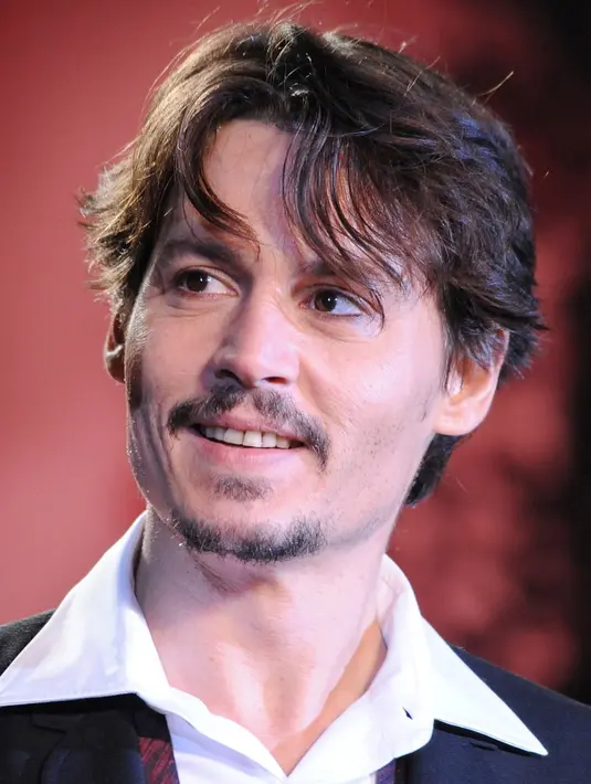 Bagi Johnny Depp, vodka adalah teman baiknya. Ia pun menuliskan kesedihannya hingga menangis. (instagram/johnnydepponly)