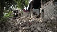 Lebih dari 8.000 rumah dilaporkan hancur. (AP Photo/Nava Jamshidi)