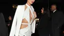 Menjadi seorang supermodel, tubuh indah nan ramping memang hal terpenting. Karlie Kloss berhasil menduduki posisi pertama selebriti wanita dengan kaki terindah didunia. (AFP/Bintang.com)