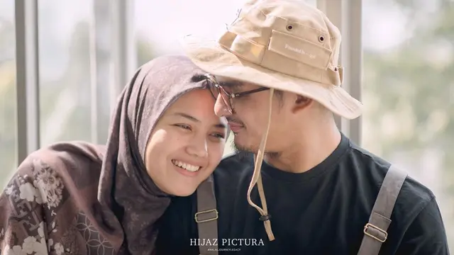 7 Potret Post Wedding Ricky Harun dan Herfiza, Romantis Bak Pasangan Muda