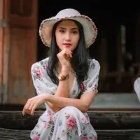 ilustrasi perempuan cantik merenung/MISTER DIN/Shutterstock