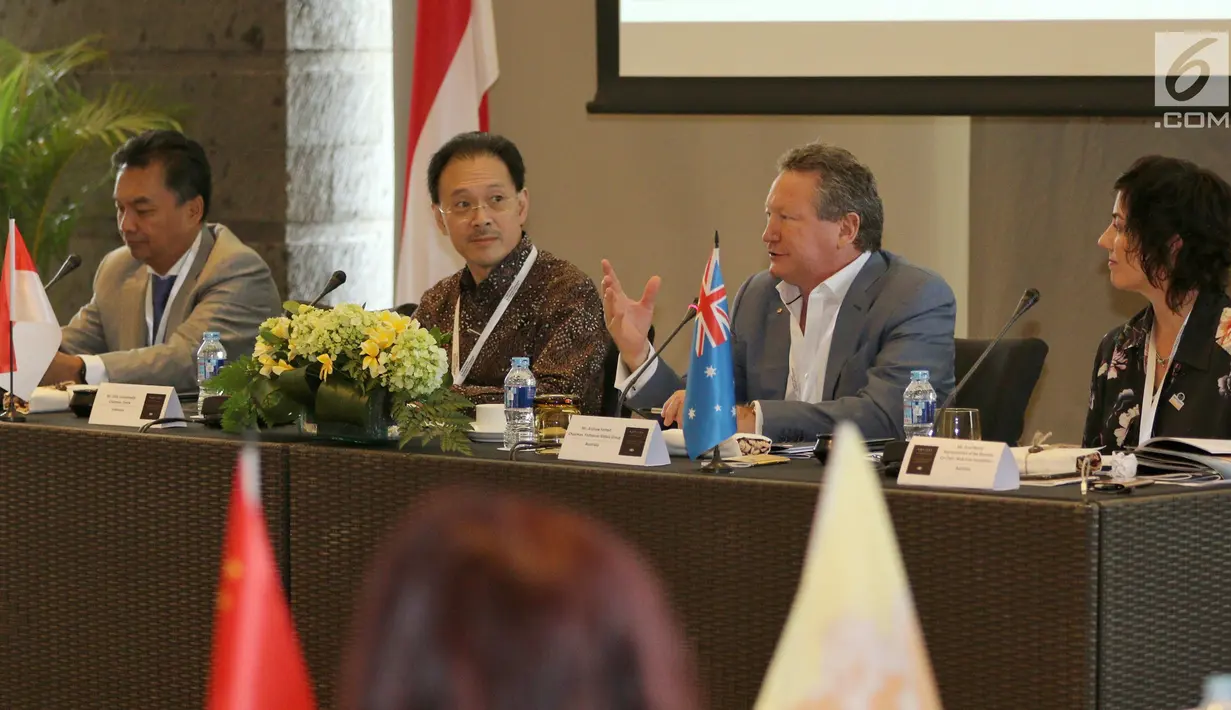 Chairman Fortescue Metals Group, Andrew Forrest (kedua dari kanan) saat membuka  Process Business Forum 2018, yang diikuti pebisnis dari beberapa negara di Hotel Sofitel Nusa Dua, Bali, Senin (6/8). (Liputan6.com/Johan Tallo)