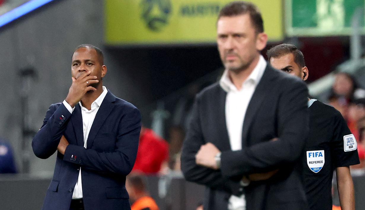 Ini menjadi debut yang tragis bagi pelatih baru Patrick Kluivert bersama Timnas Indonesia. (AFP/David Gray)