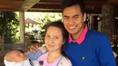 Dari hasil kisah cintanya, pasangan ini telah dikaruniai seorang anak. Danish Arsenio Ahmad nama anak laki-laki yang lahir pada 29 April 2015 silam. (dok. Instagram)