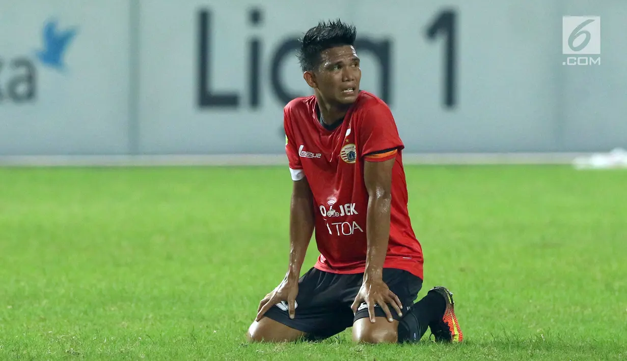 Gelandang Persija, Sadi Sute mengekspresikan kekecewaan saat menyaksikan kegagalan eksekusi penalti di laga melawan Bali United di Stadion Patriot Candrabhaga, Bekasi, Minggu (21/5). Laga kedua tim berakhir imbang 0-0. (Liputan6.com/Helmi Fithriansyah)