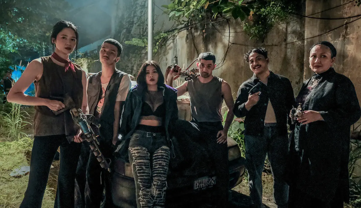 24 Jam Bersama Gaspar pun dibintangi aktor dan aktris kenamaan tanah air. Selain Reza Rahadian, mereka adalah Laura Basuki, Shenina Cinnamon, Sal Priadi, Dewi Irawan, dan Kristo Immanuel.
