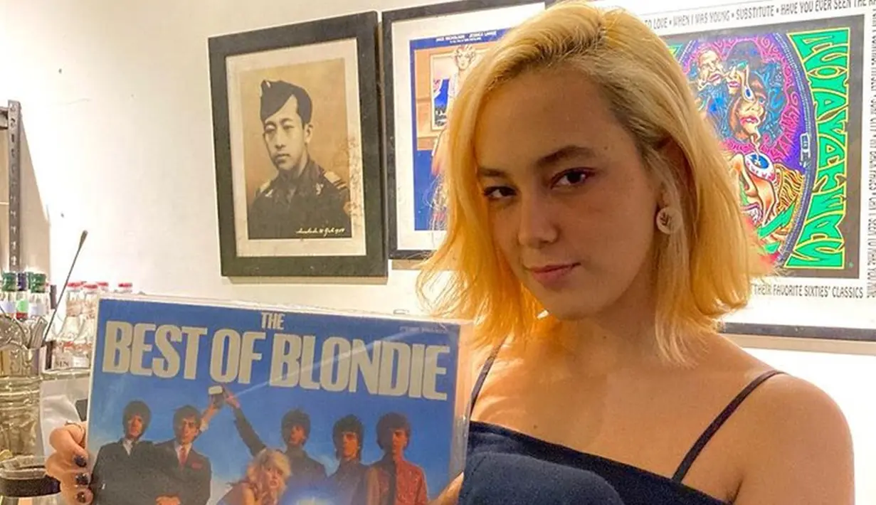 Film yang merupakan adaptasi dari novel berjudul "Ivanna van Dijk" karya Risa Saraswati mulai tayang pada 14 Juli 2022 di seluruh bioskop Tanah Air. Aktris Sonia Alyssa pun bakal muncul memerankan sebagai  Ivanna van Dijk. (Liputan6.com/IG/@sonia_alyssa)