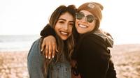 Check out some real friends quotes to share with your besties. (Photo: Omar Lopez/Unsplash)