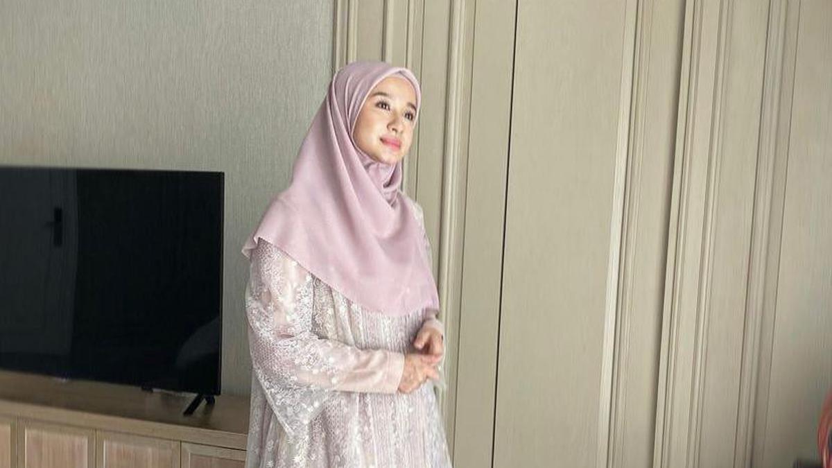 8 Pilihan Model Gamis Syari Polos Kombinasi 2 Warna Terbaru