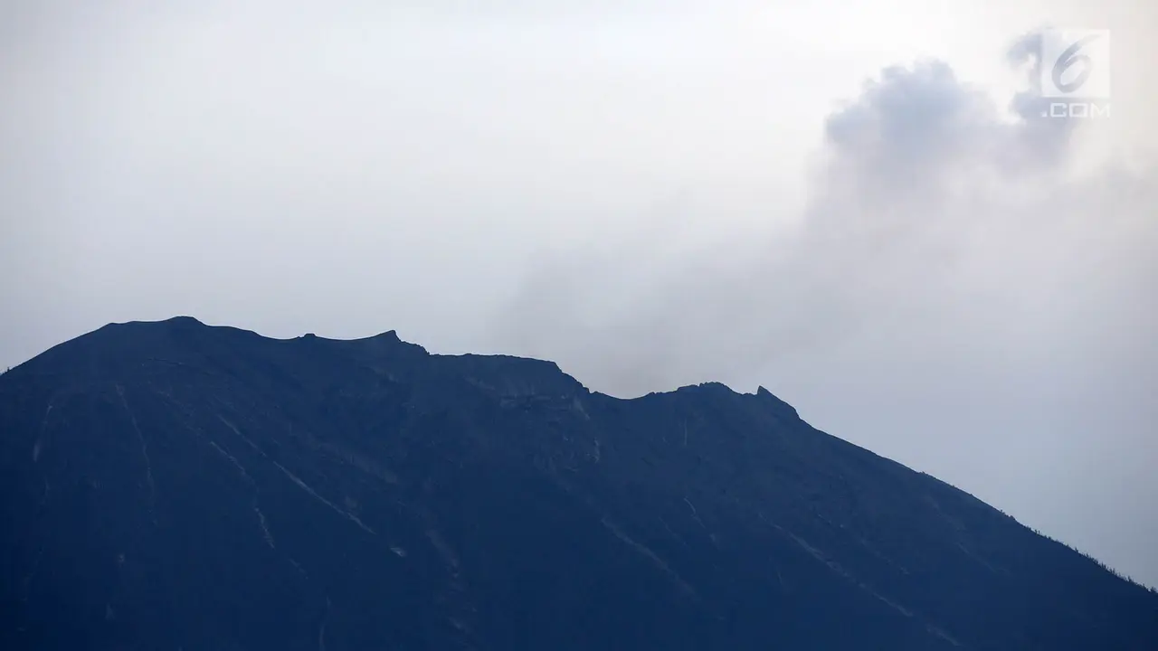 Kondisi Terkini, Asap Gunung Agung Semakin Terlihat Menipis
