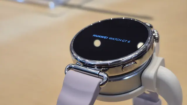 Huawei Watch GT 6 Basic 41mm saat acara peluncuran Huawei Watch GT6 Series, Kamis (9/10/2025) di Jakarta.