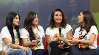 Mira Lesmana dan Pemain AADC 2 saat acara Chit-Chat Seru di Liputan6.com, Jakarta, Senin (11/4/2016). (Liputan6.com/Herman Zakharia)