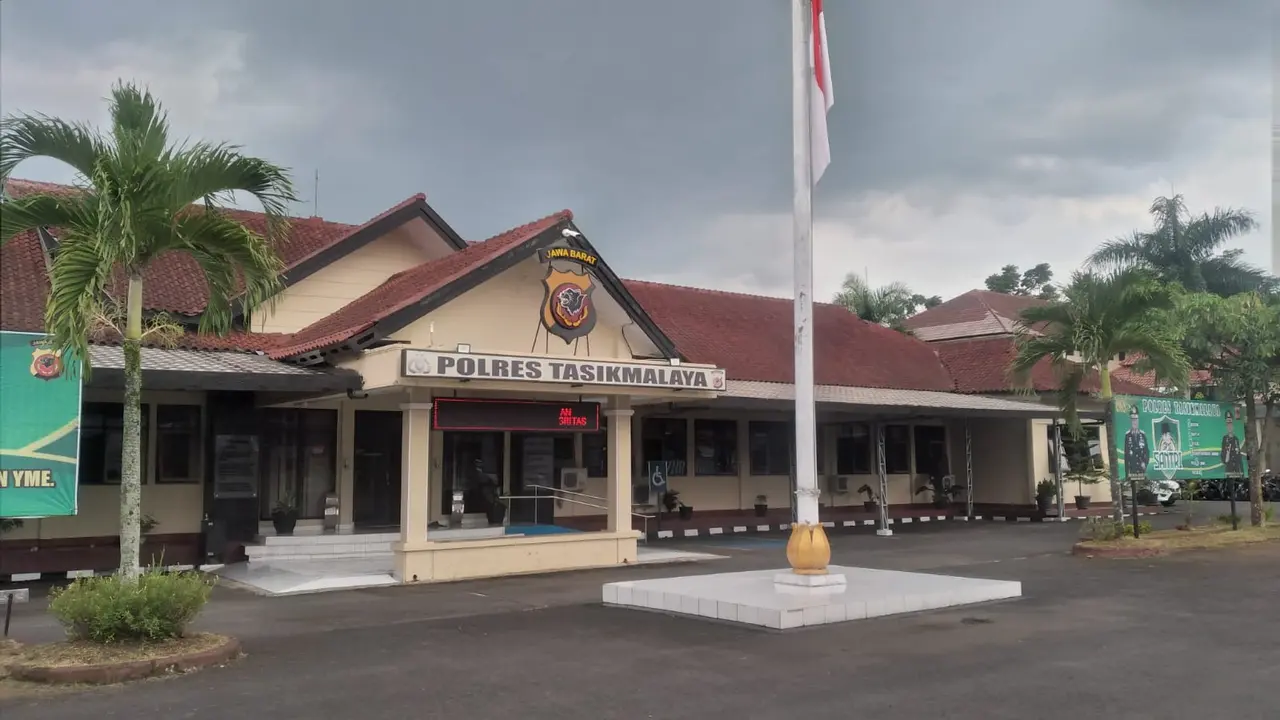 Kantor Polres Tasikmalaya, Jawa Barat yang berada di jalan utama Singaparna-Garut.
